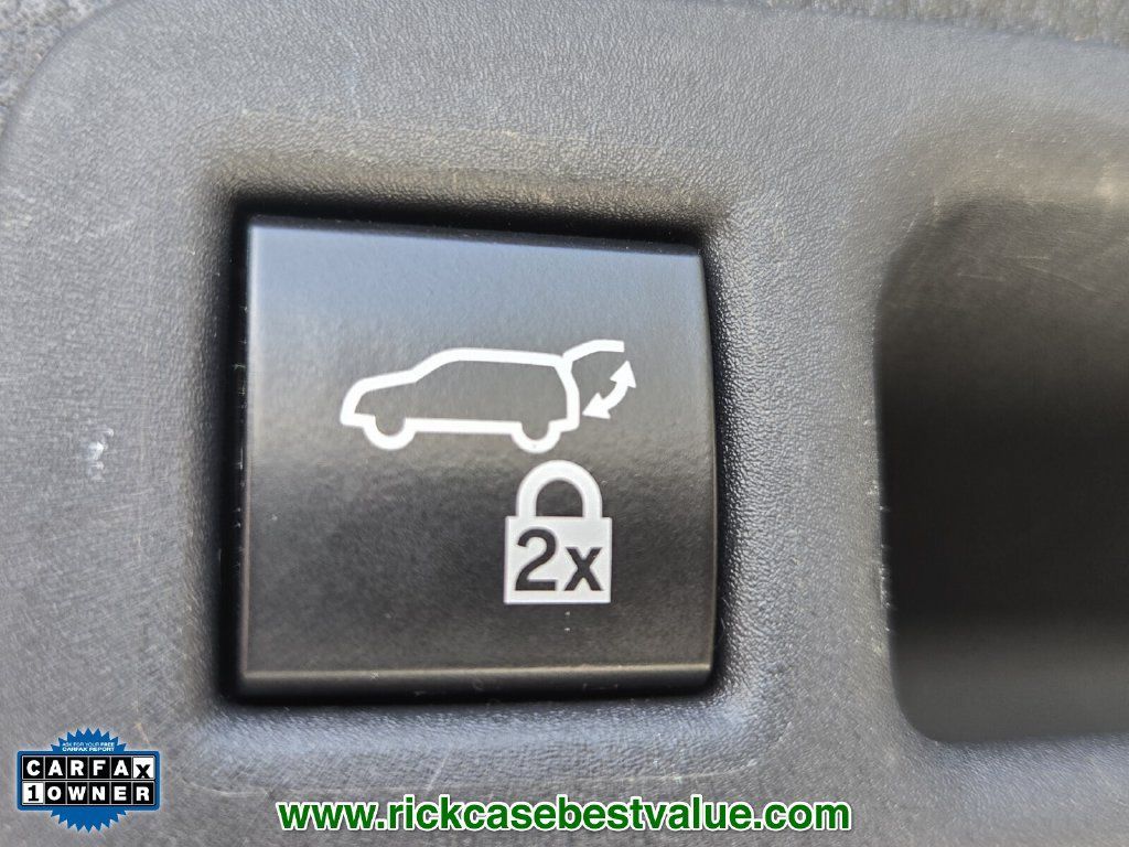Used 2024 Toyota Sienna XLE FWD image 16