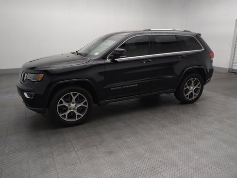 Used 2018 Jeep Grand Cherokee Limited image 2