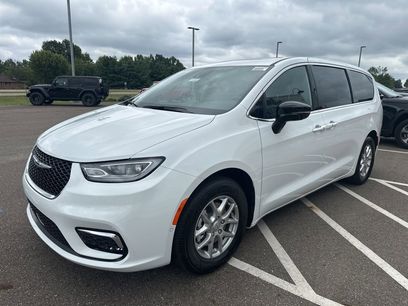 New 2026 Chrysler Pacifica Select