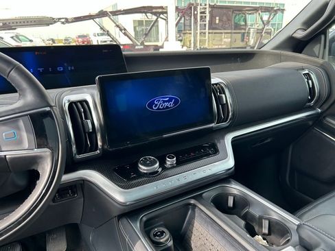 Used 2025 Ford Expedition Max Platinum w/ Stealth Appearance Package AWD/4WD image 6