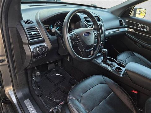 Used 2018 Ford Explorer Limited w/ Equipment Group 301A FWD image 10