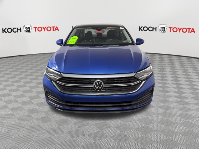 Used 2022 Volkswagen Jetta SE FWD image 2