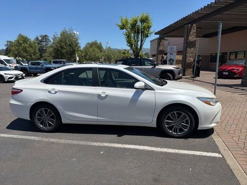 Certified 2017 Toyota Camry SE w/ Moonroof Package FWD image 1