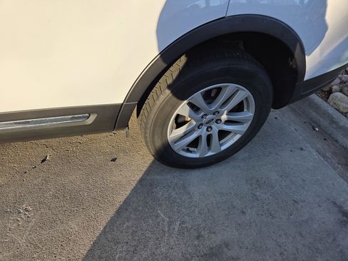 Used 2018 Ford Explorer XLT w/ Equipment Group 201A image 10