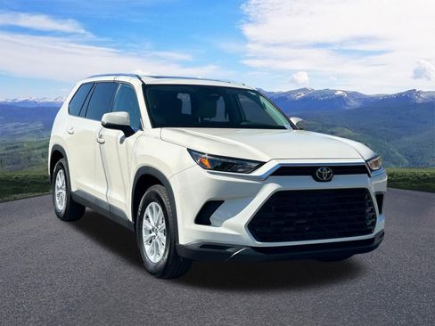 Certified 2024 Toyota Grand Highlander AWD image 8