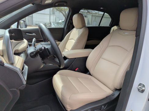 Used 2025 Cadillac XT4 Premium Luxury image 17