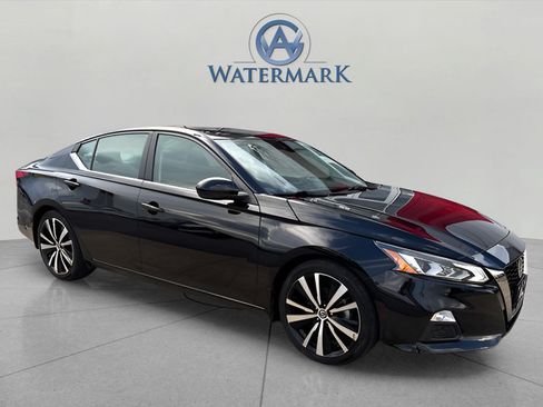 Used 2022 Nissan Altima 2.5 SR FWD image 11