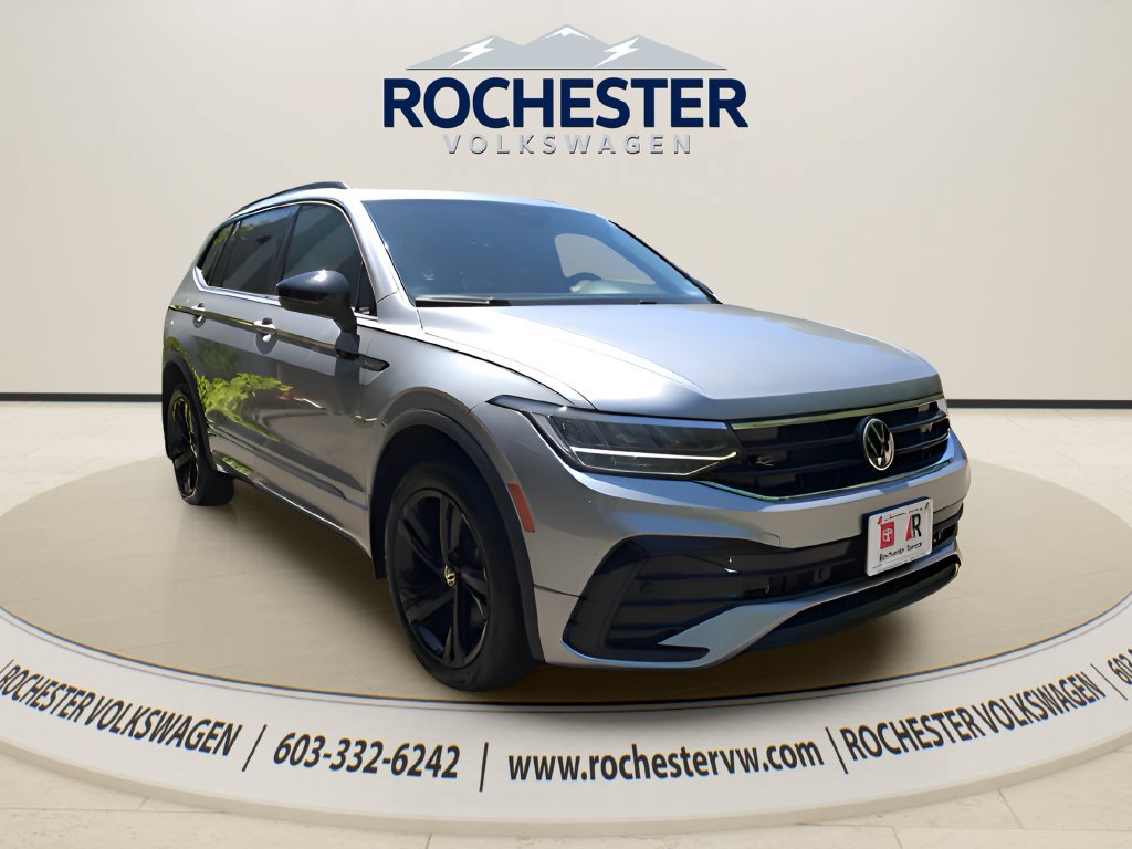 Used 2024 Volkswagen Tiguan SE R-Line AWD/4WD image 3