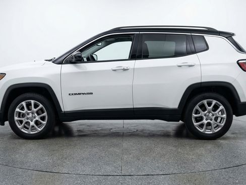 Used 2025 Jeep Compass Limited AWD/4WD image 5
