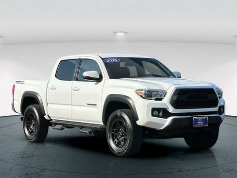 Used 2016 Toyota Tacoma TRD Off-Road w/ Towing Package RWD image 8