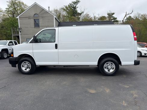Used 2021 Chevrolet Express 2500 RWD image 4