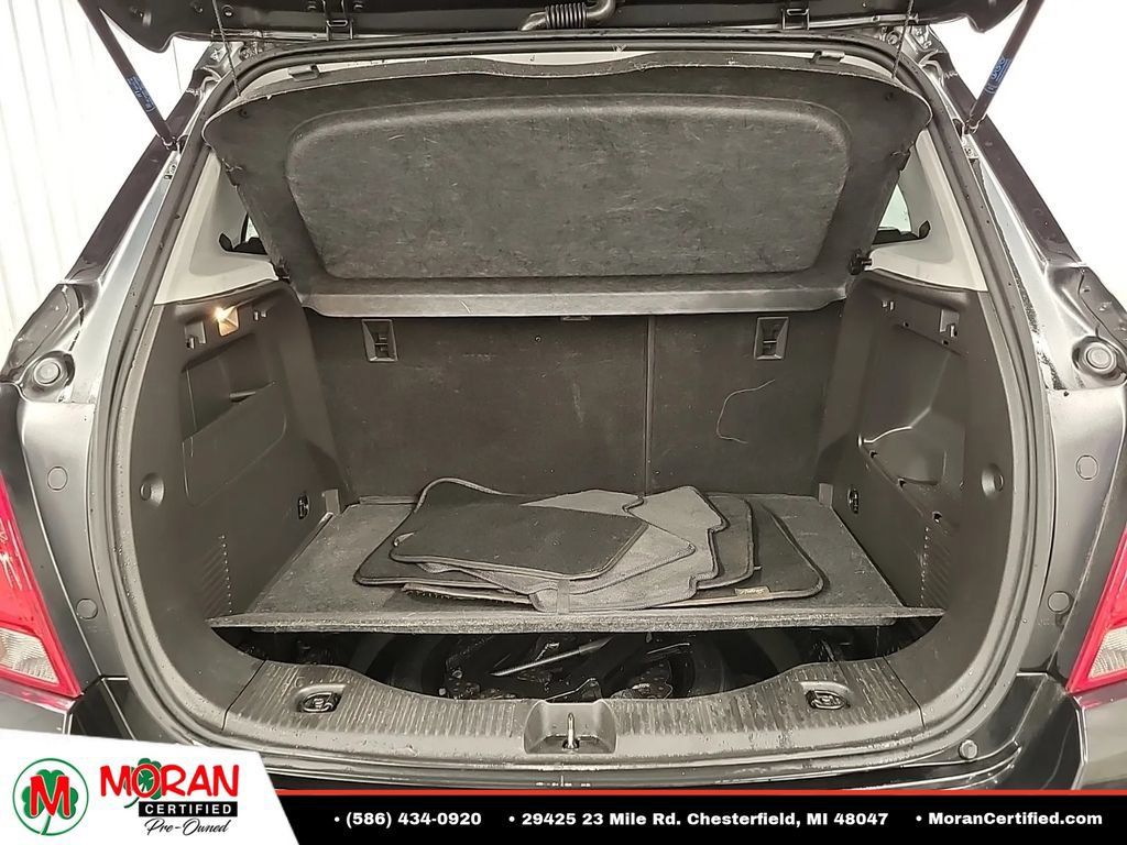 Used 2019 Chevrolet Trax LT w/ LT Convenience Package FWD image 12