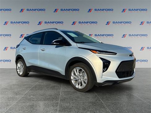 Used 2023 Chevrolet Bolt EUV LT w/ Driver Confidence Package image 7