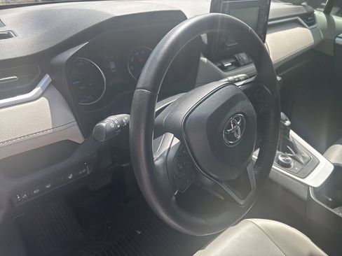Used 2022 Toyota RAV4 XLE Premium AWD/4WD image 3