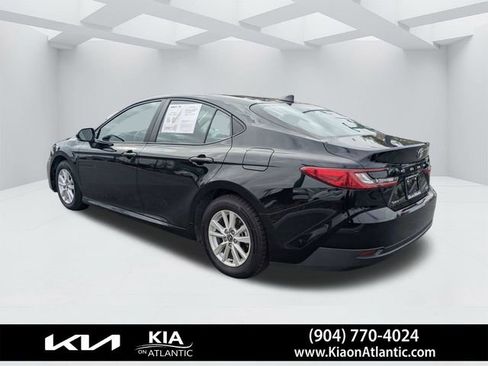 Used 2025 Toyota Camry LE image 5
