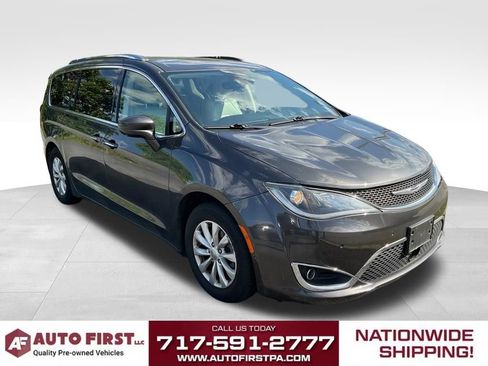Used 2019 Chrysler Pacifica Touring-L w/ Advanced Safetytec Group FWD image 1