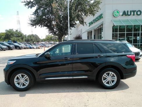 Used 2023 Ford Explorer XLT RWD image 13