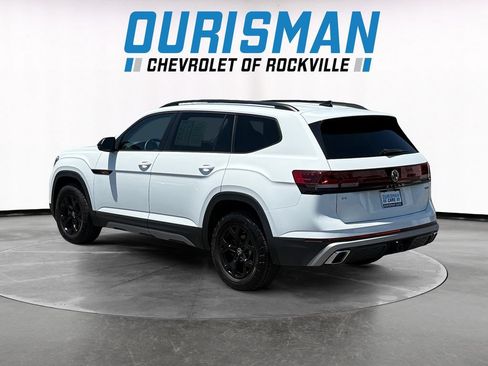 Used 2025 Volkswagen Atlas Peak Edition SE AWD/4WD image 4