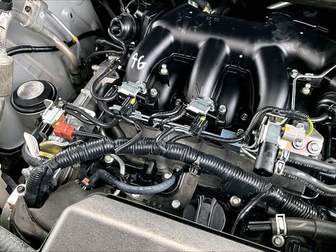 Certified 2025 Nissan Pathfinder SV image 32