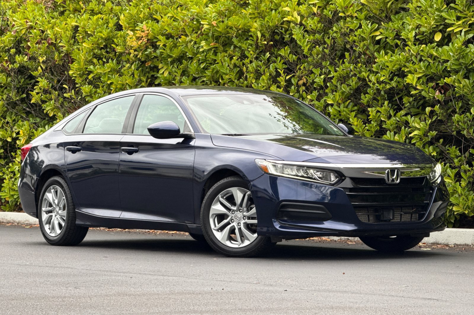 Used 2018 Honda Accord LX image 2