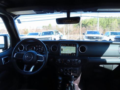 Used 2023 Jeep Wrangler Unlimited Sahara w/ Cold Weather Group image 19