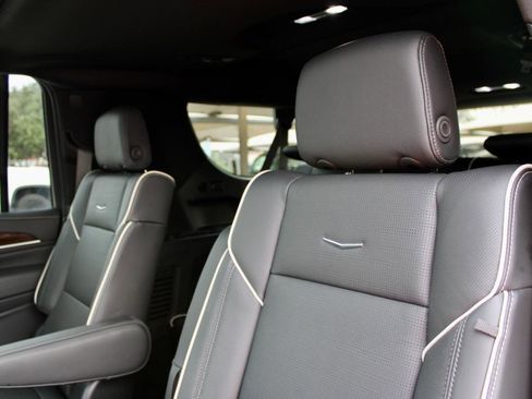 Used 2023 Cadillac Escalade ESV Premium Luxury image 10