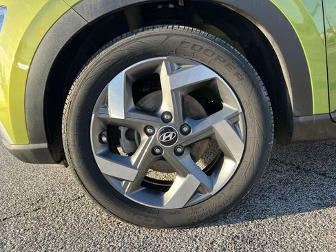 Used 2022 Hyundai Venue SEL image 12