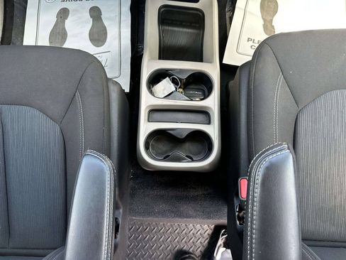 Used 2022 Chrysler Voyager LX FWD image 27
