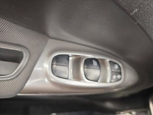 Used 2012 Nissan Juke SV image 27