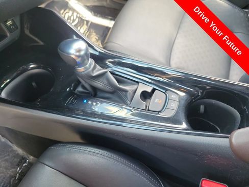 Used 2019 Toyota C-HR Limited FWD image 11