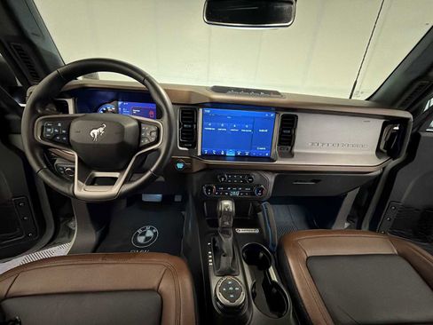 Used 2022 Ford Bronco Outer Banks w/ Sasquatch Package AWD/4WD image 12
