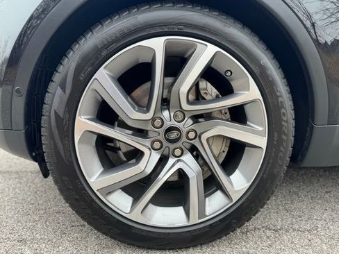 Used 2018 Land Rover Discovery HSE image 2