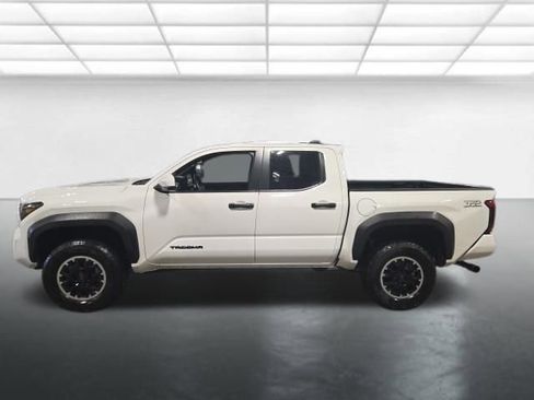 Used 2024 Toyota Tacoma TRD Off-Road image 6