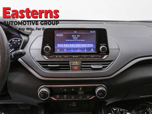 Used 2024 Nissan Altima 2.5 S FWD image 11