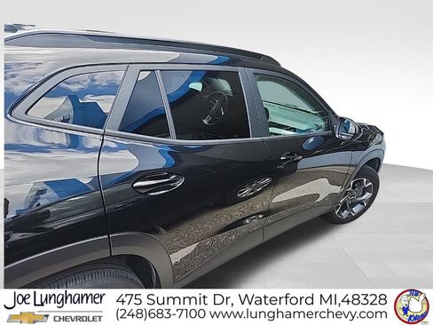 Used 2024 Chevrolet Trax LT w/ Sunroof Package FWD image 7