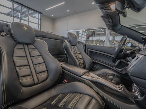Used 2013 Ferrari California image 30