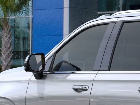 New 2025 Chevrolet Suburban Premier image 12