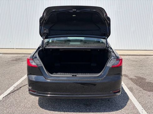 Used 2025 Toyota Camry XLE AWD/4WD image 19