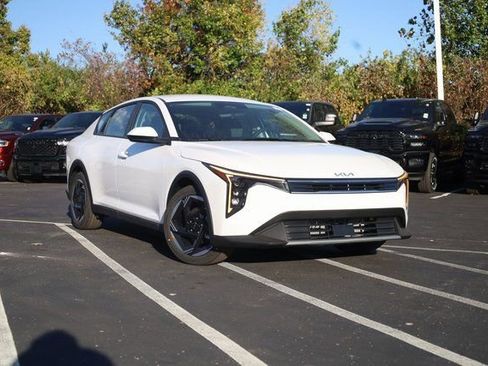 New 2025 Kia K4 EX image 2
