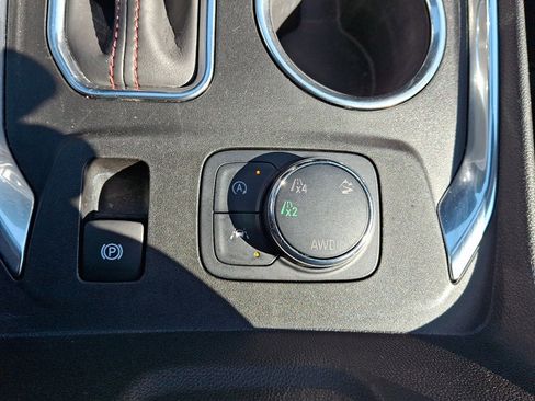 Used 2023 Chevrolet Traverse RS image 25