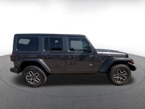 Used 2025 Jeep Wrangler Unlimited Sahara AWD/4WD image 16