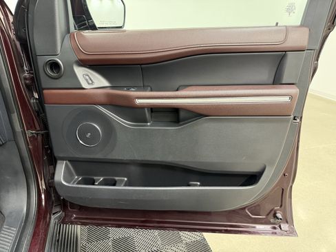 Used 2024 Ford Expedition Limited image 34