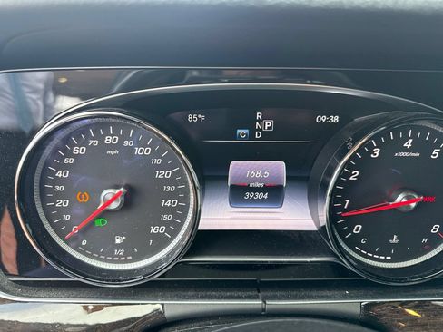 Used 2017 Mercedes-Benz E 300 image 3