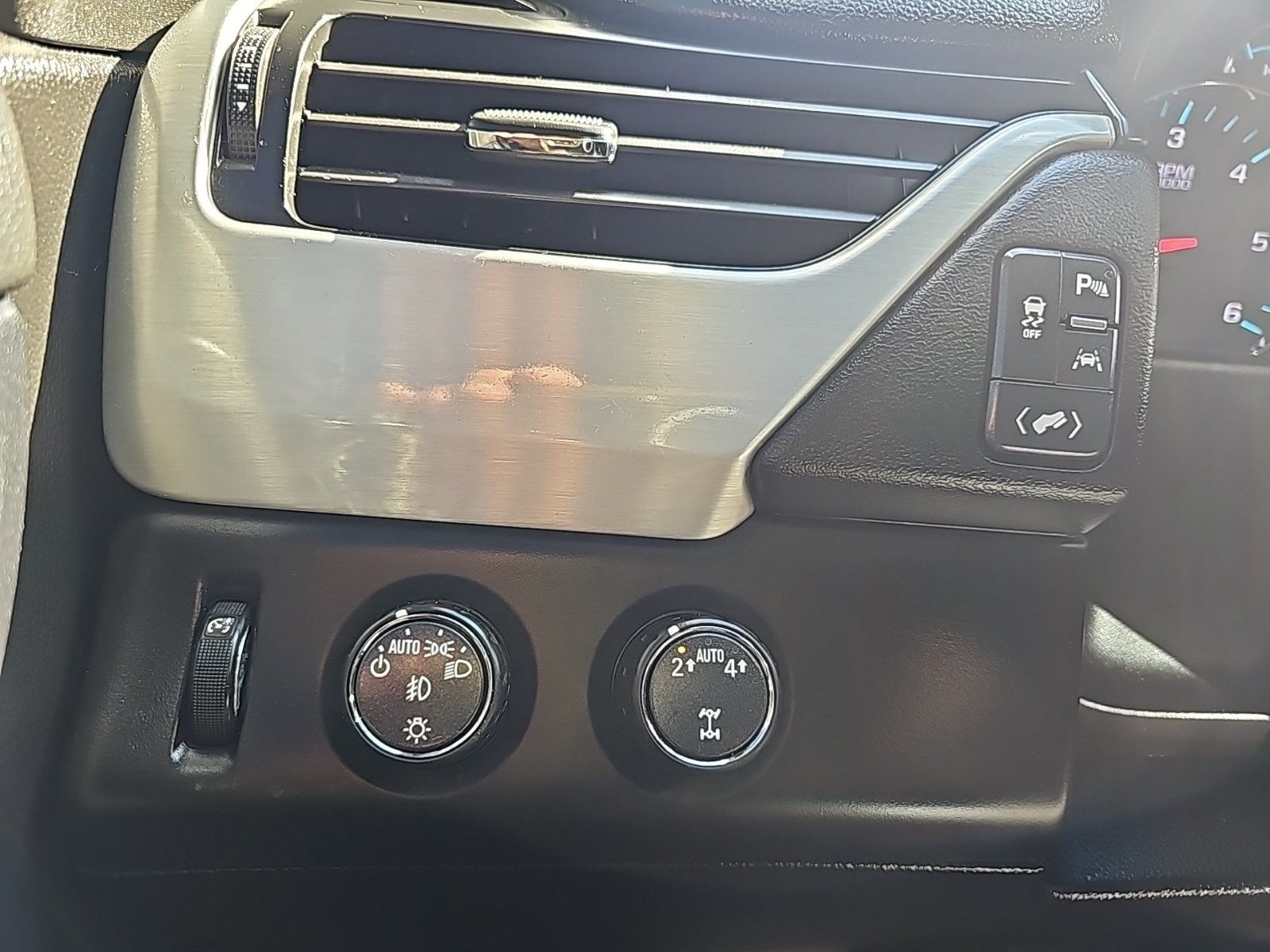 Used 2019 GMC Yukon SLT AWD/4WD image 16
