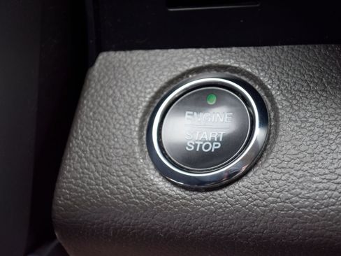 Used 2020 Ford Expedition XLT w/ Equipment Group 202A RWD image 11
