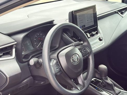 Certified 2025 Toyota Corolla LE image 9