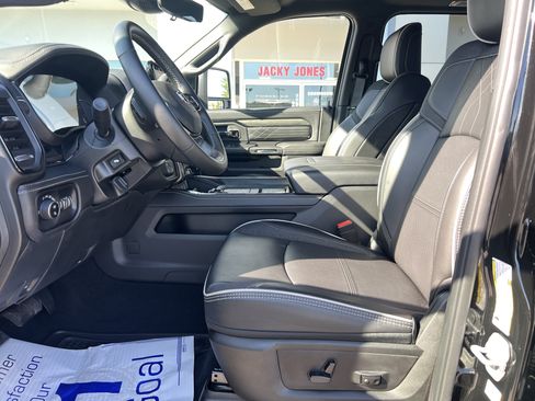 Used 2025 RAM 3500 Limited AWD/4WD image 26