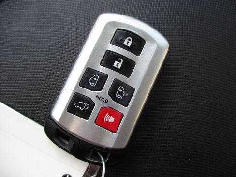 Used 2018 Toyota Sienna XLE Premium image 38