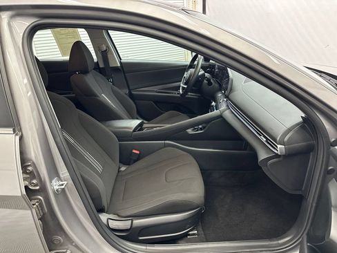 Used 2025 Hyundai Elantra SEL FWD image 13
