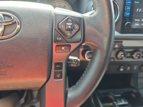 Used 2018 Toyota Tacoma TRD Off-Road AWD/4WD image 18